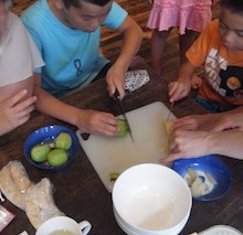 皮を焼く間に中身の準備を、